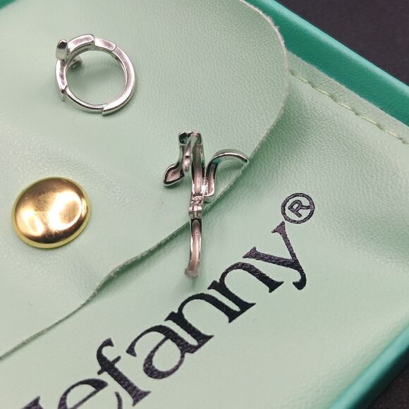 Hefanny‎ 925 Sterling Silver Snake Huggie Earrings Dainty New - Picture 2 of 3